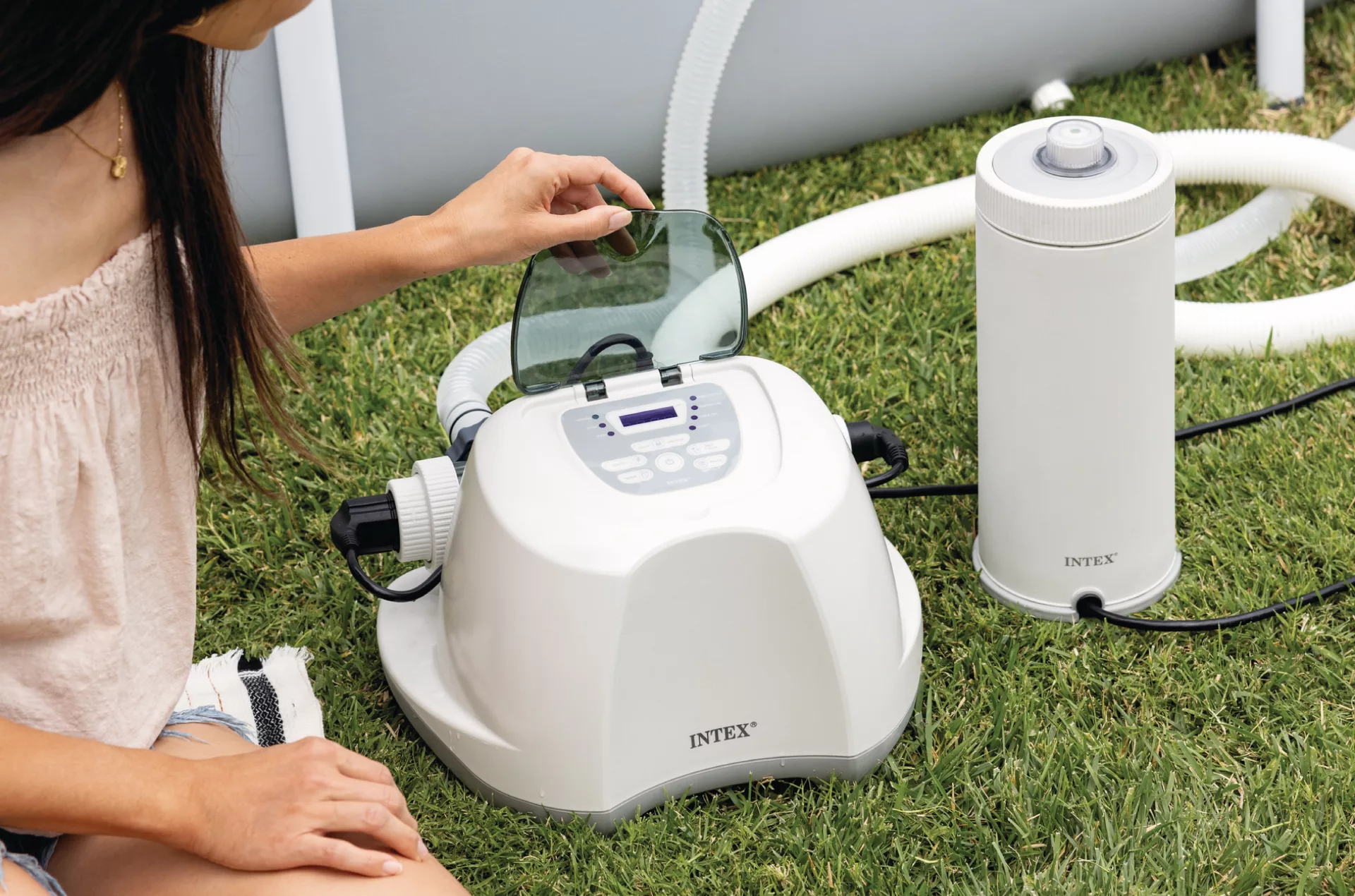 Generatore salino di cloro INTEX: la scelta più ecologica ed economica per la tua piscina
